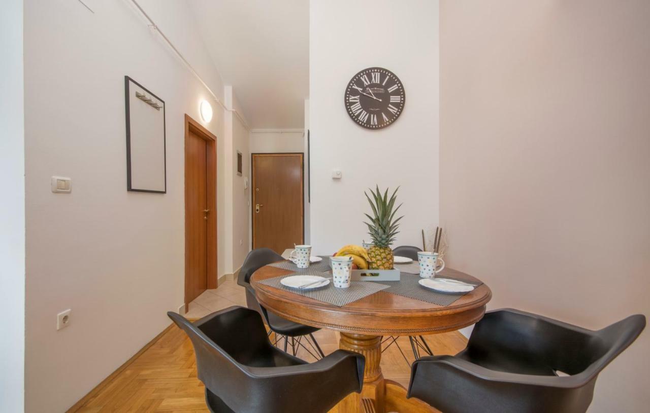 City Centre Sea View Apartment Пула Екстер'єр фото