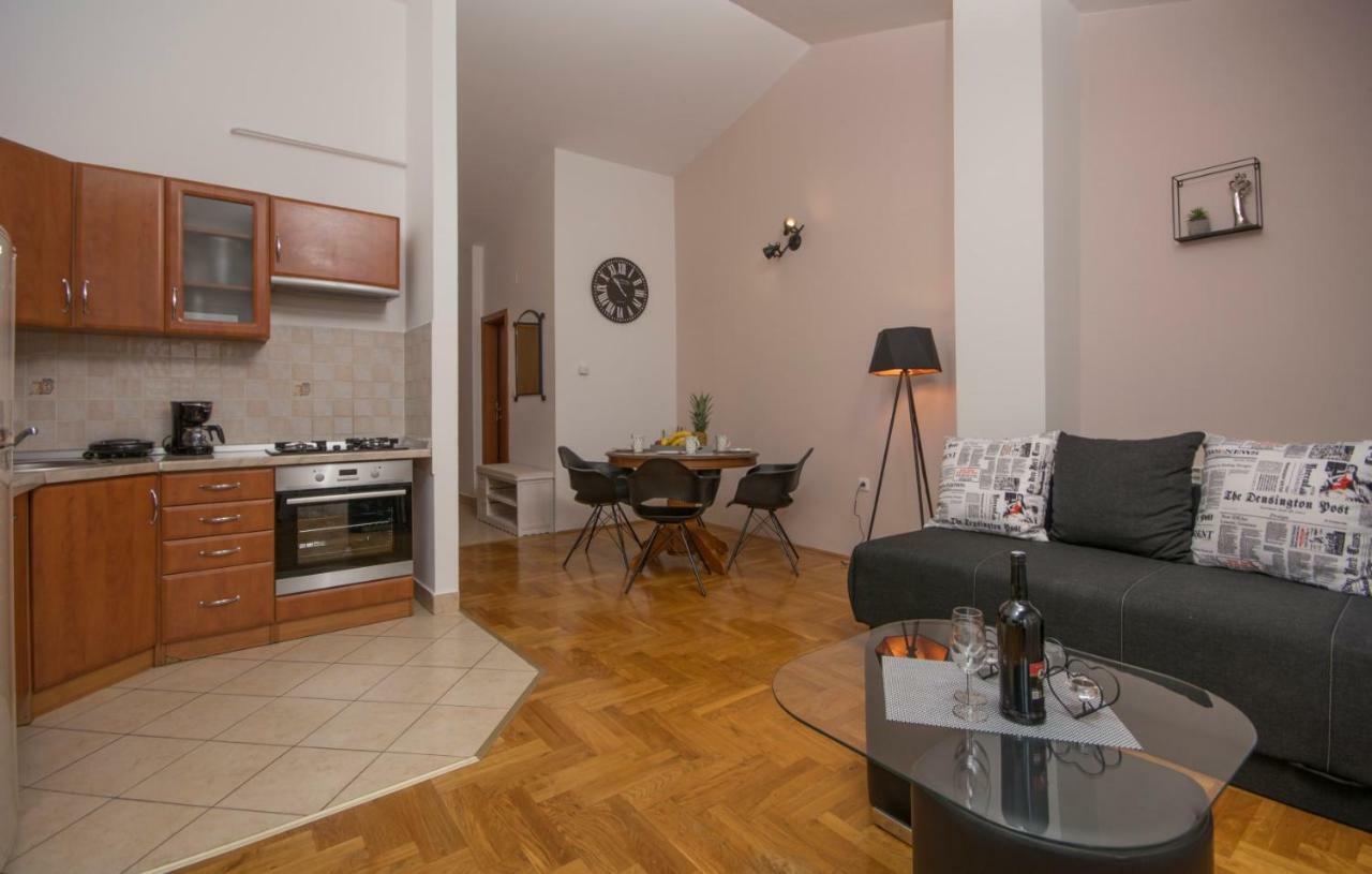 City Centre Sea View Apartment Пула Екстер'єр фото