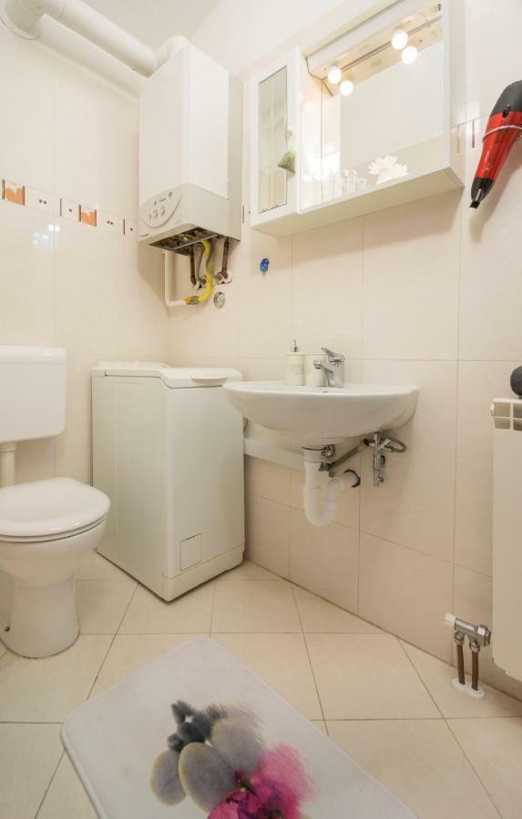 City Centre Sea View Apartment Пула Екстер'єр фото